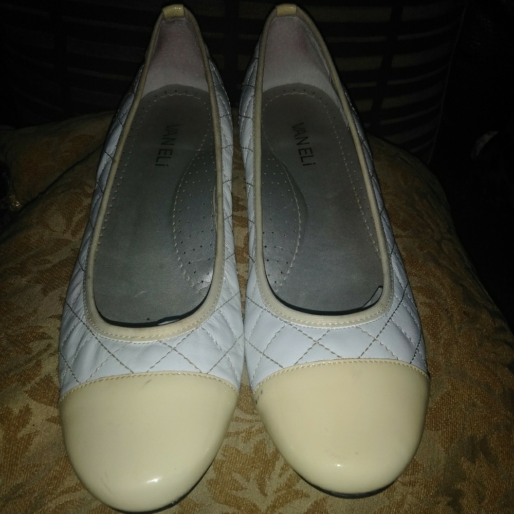 NWOT Vaneli Serene Shoes